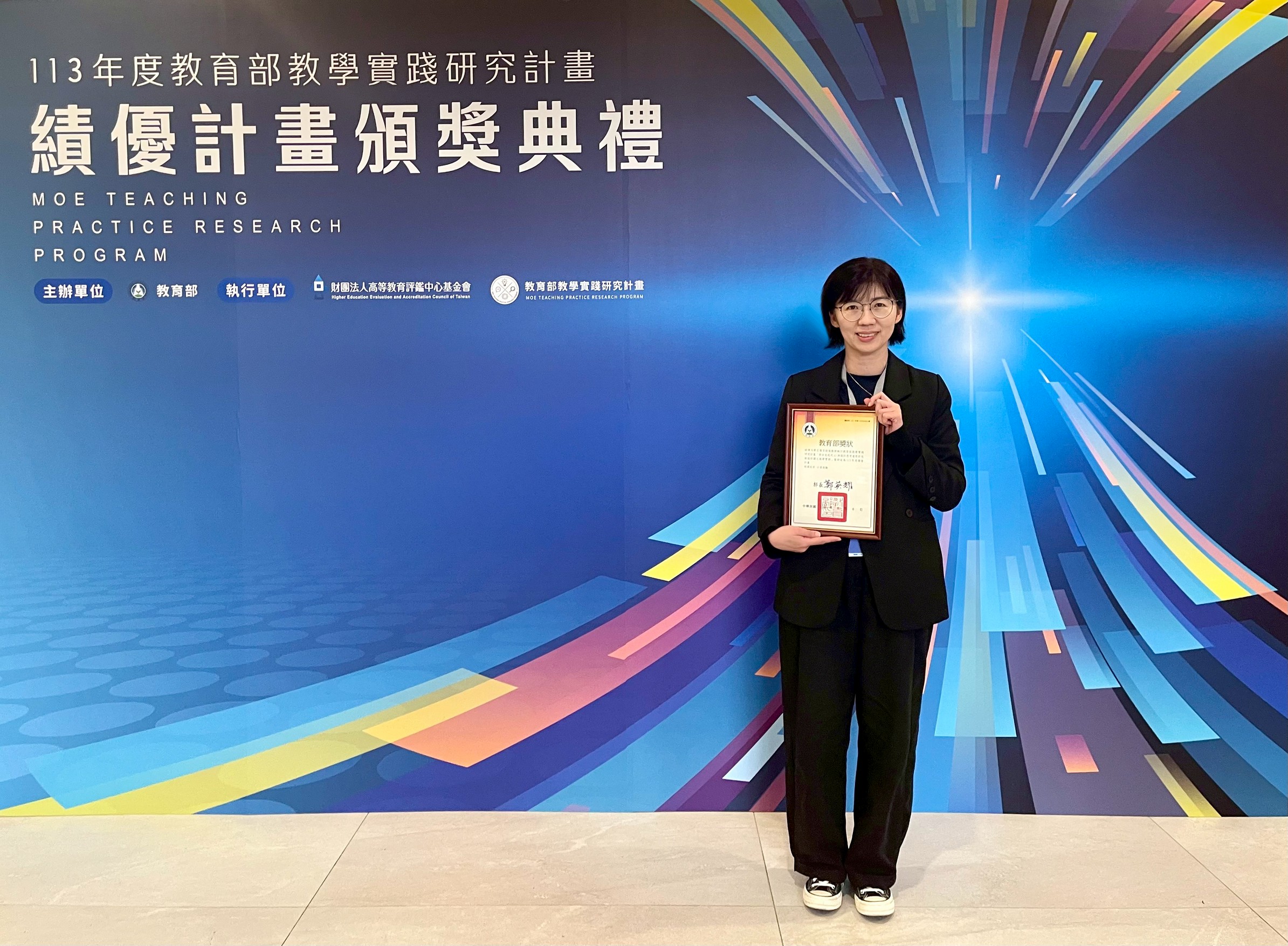 Featured image for “*賀*113年度教育部教學實踐研究績優計畫  商設系王瓊芬老師榮獲績優計畫肯定”